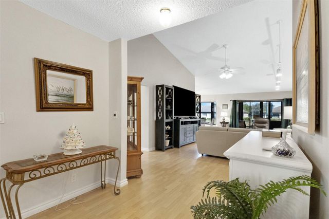 4928 S Boxwood Circle, Boynton Beach, FL 33436