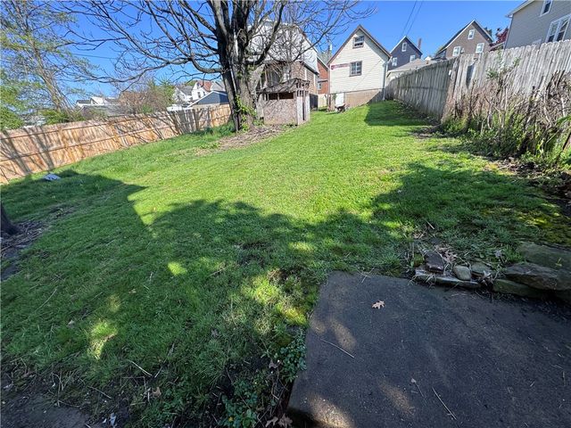 1067 Cleveland Ave, Brackenridge, PA 15014