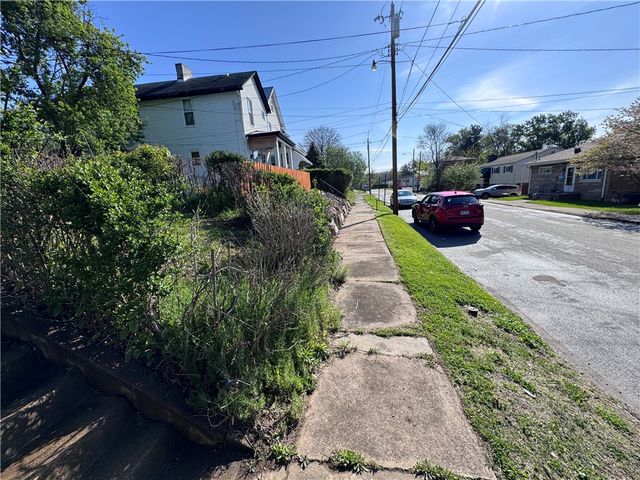 1067 Cleveland Ave, Brackenridge, PA 15014