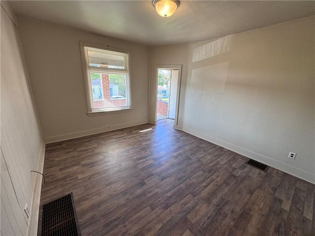 1067 Cleveland Ave, Brackenridge, PA 15014
