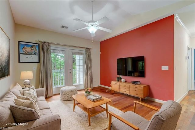 7104 W Friendly Avenue 306, Greensboro, NC 27410