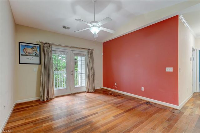 7104 W Friendly Avenue 306, Greensboro, NC 27410