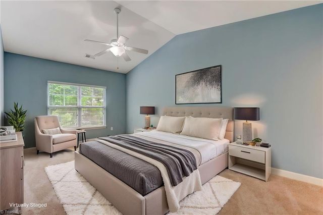 7104 W Friendly Avenue 306, Greensboro, NC 27410