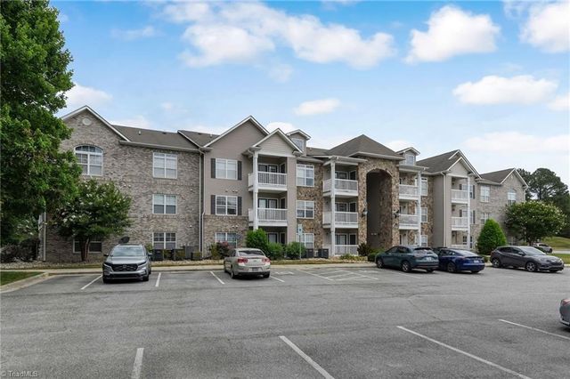 7104 W Friendly Avenue 306, Greensboro, NC 27410