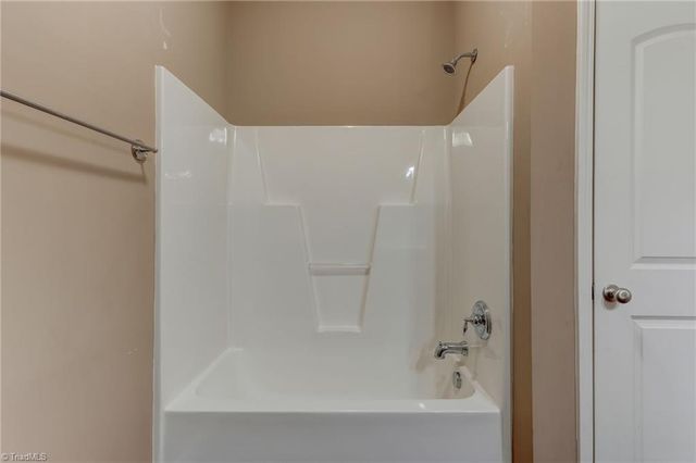 7104 W Friendly Avenue 306, Greensboro, NC 27410