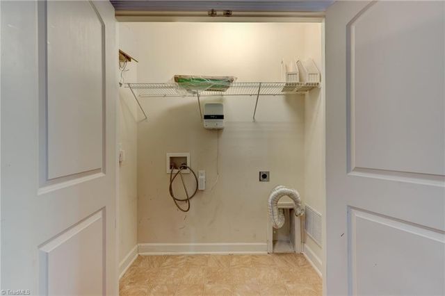 7104 W Friendly Avenue 306, Greensboro, NC 27410