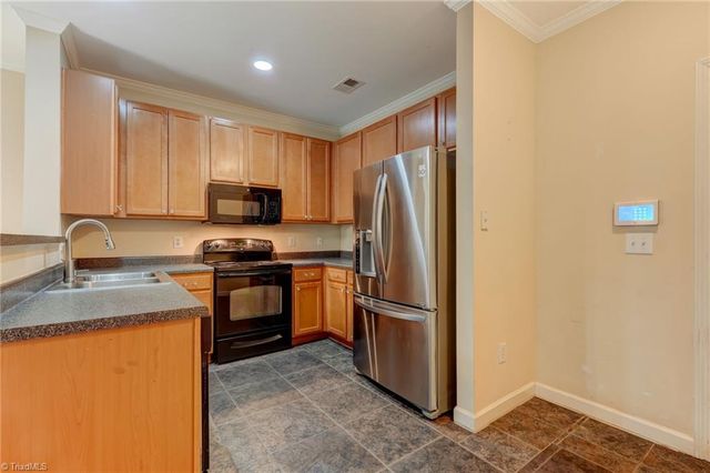 7104 W Friendly Avenue 306, Greensboro, NC 27410