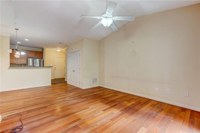 7104 W Friendly Avenue 306, Greensboro, NC 27410