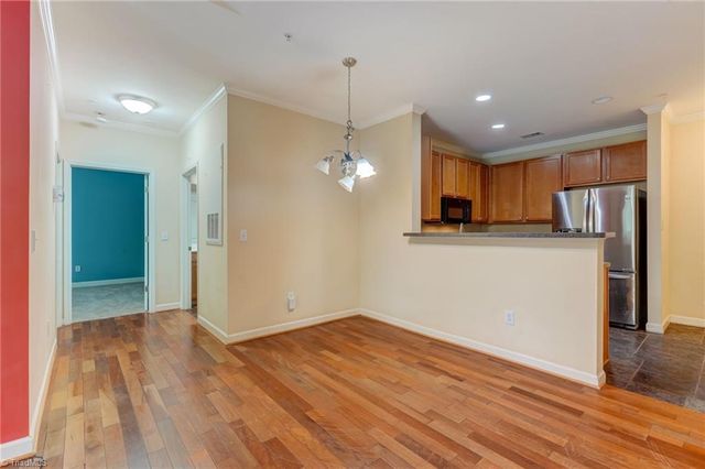 7104 W Friendly Avenue 306, Greensboro, NC 27410