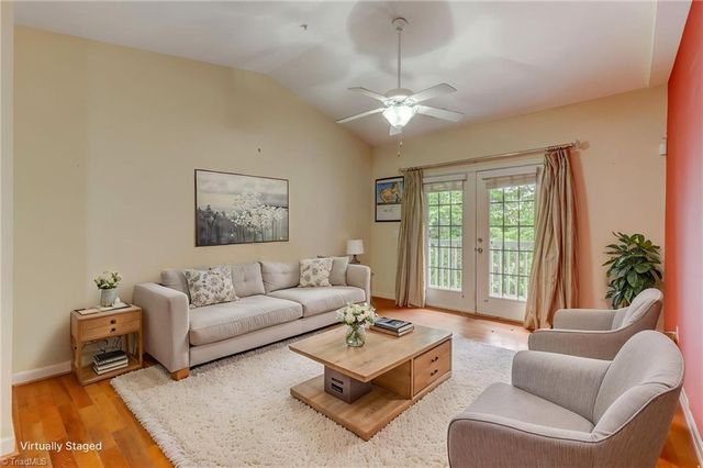 7104 W Friendly Avenue 306, Greensboro, NC 27410