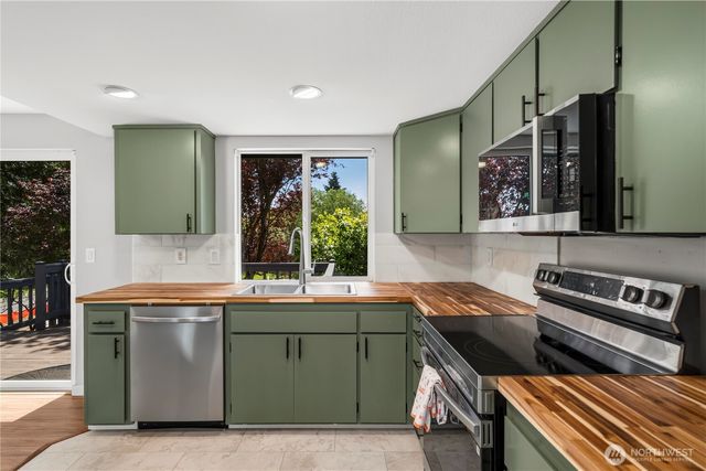 9437 NE 126th Place, Kirkland, WA 98034