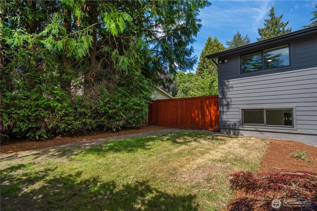 9437 NE 126th Place, Kirkland, WA 98034