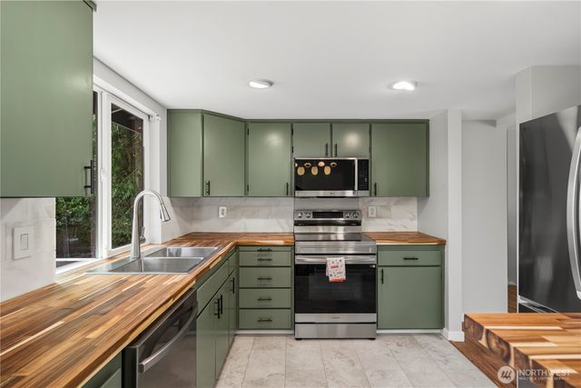 9437 NE 126th Place, Kirkland, WA 98034