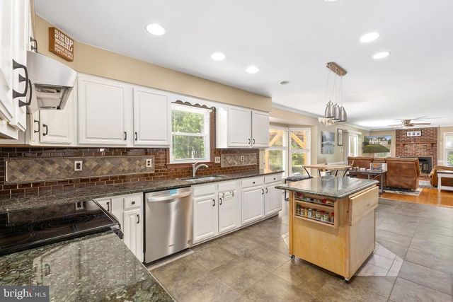 6313 SWEETBRIAR DR, Fredericksburg, VA 22407