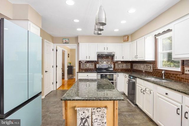 6313 SWEETBRIAR DR, Fredericksburg, VA 22407