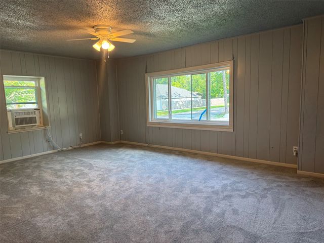 901 W Coffin Street, Denison, TX 75020