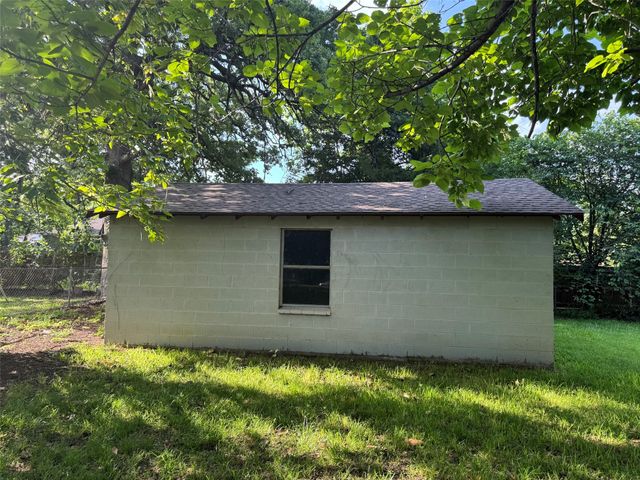 901 W Coffin Street, Denison, TX 75020