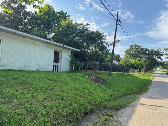 901 W Coffin Street, Denison, TX 75020