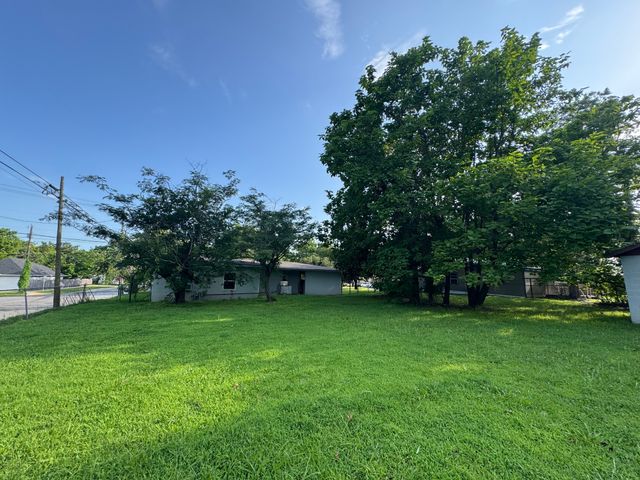901 W Coffin Street, Denison, TX 75020