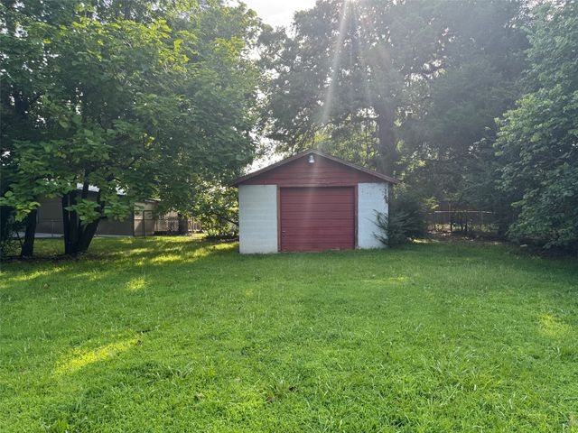 901 W Coffin Street, Denison, TX 75020