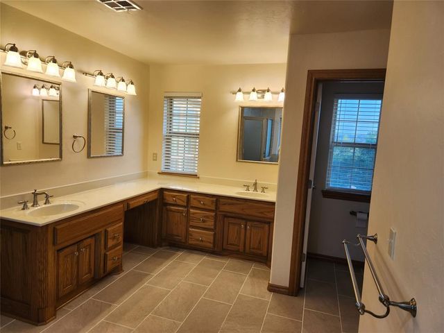 6501 Overview Drive, Blanchard, OK 73010