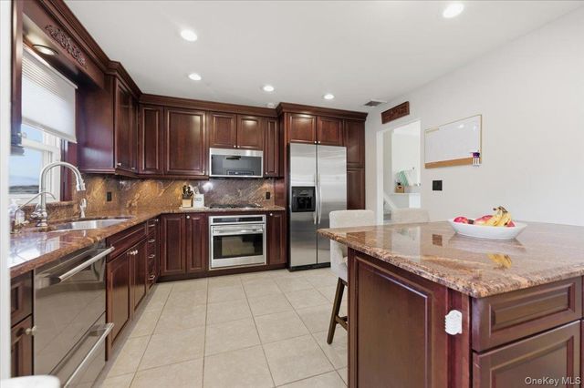 285 E Shore Drive, Massapequa, NY 11758