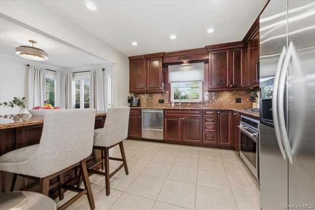 285 E Shore Drive, Massapequa, NY 11758