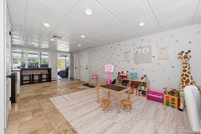 285 E Shore Drive, Massapequa, NY 11758