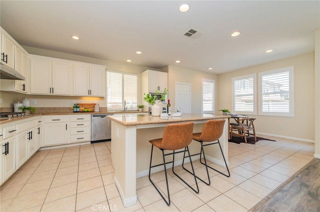 Image 14 of property listing at 13274 Campolina, Eastvale, CA 92880