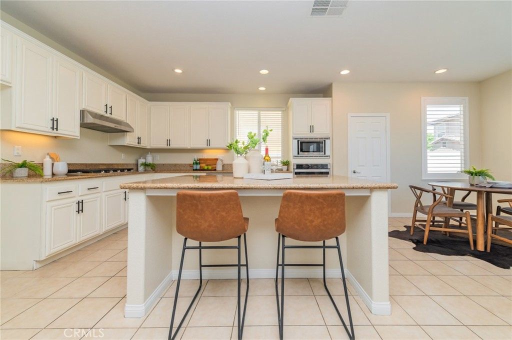 Image 15 of property listing at 13274 Campolina, Eastvale, CA 92880
