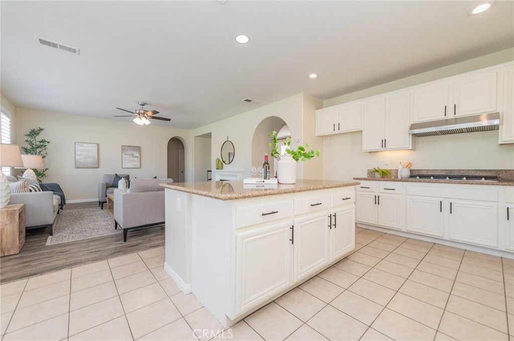 Image 18 of property listing at 13274 Campolina, Eastvale, CA 92880