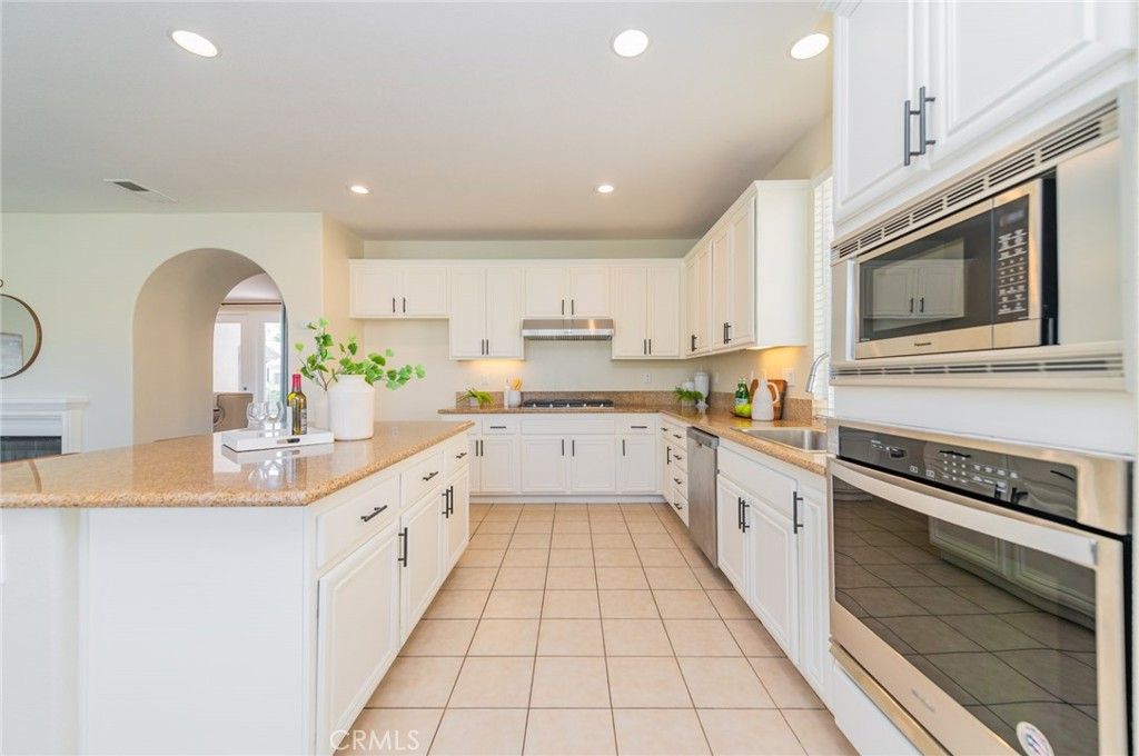 Image 19 of property listing at 13274 Campolina, Eastvale, CA 92880