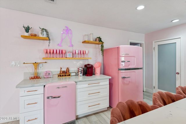2190 E GREENWAY Drive, Tempe, AZ 85282