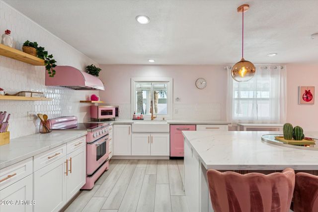 2190 E GREENWAY Drive, Tempe, AZ 85282