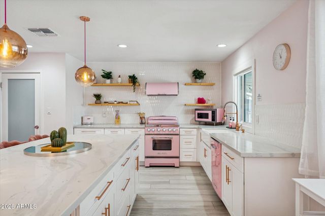 2190 E GREENWAY Drive, Tempe, AZ 85282