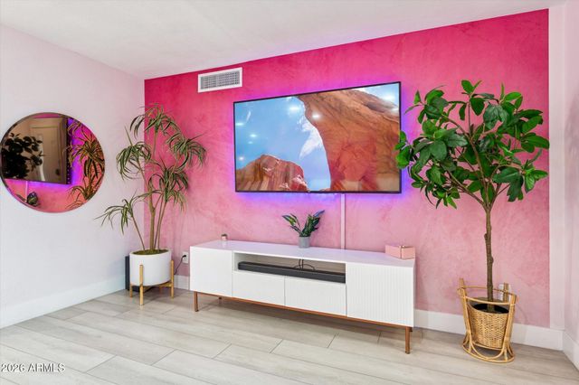 2190 E GREENWAY Drive, Tempe, AZ 85282