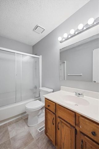 727 SW Liggett Road B, Blue Springs, MO 64015