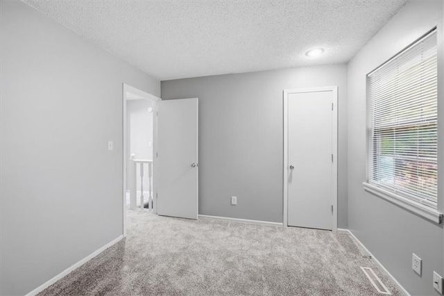 727 SW Liggett Road B, Blue Springs, MO 64015