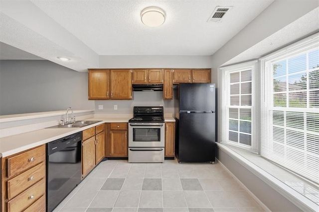 727 SW Liggett Road B, Blue Springs, MO 64015