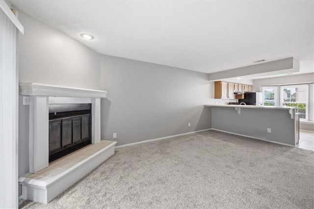 727 SW Liggett Road B, Blue Springs, MO 64015