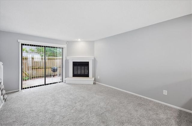 727 SW Liggett Road B, Blue Springs, MO 64015