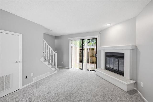 727 SW Liggett Road B, Blue Springs, MO 64015