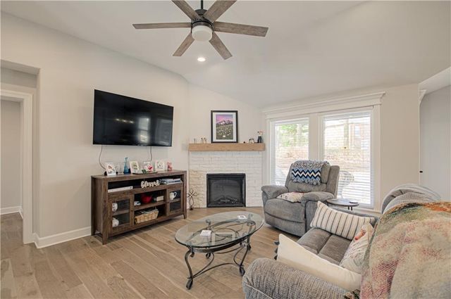 21045 W 225th Terrace, Spring Hill, KS 66083