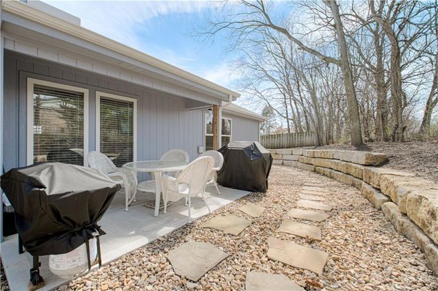 21045 W 225th Terrace, Spring Hill, KS 66083