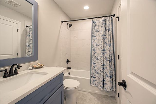 21045 W 225th Terrace, Spring Hill, KS 66083