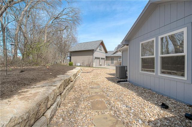 21045 W 225th Terrace, Spring Hill, KS 66083