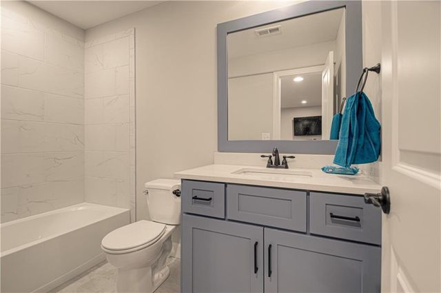 21045 W 225th Terrace, Spring Hill, KS 66083