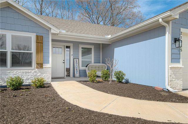 21045 W 225th Terrace, Spring Hill, KS 66083