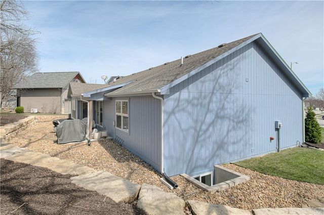 21045 W 225th Terrace, Spring Hill, KS 66083