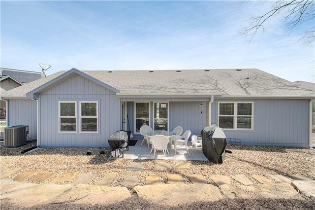 21045 W 225th Terrace, Spring Hill, KS 66083